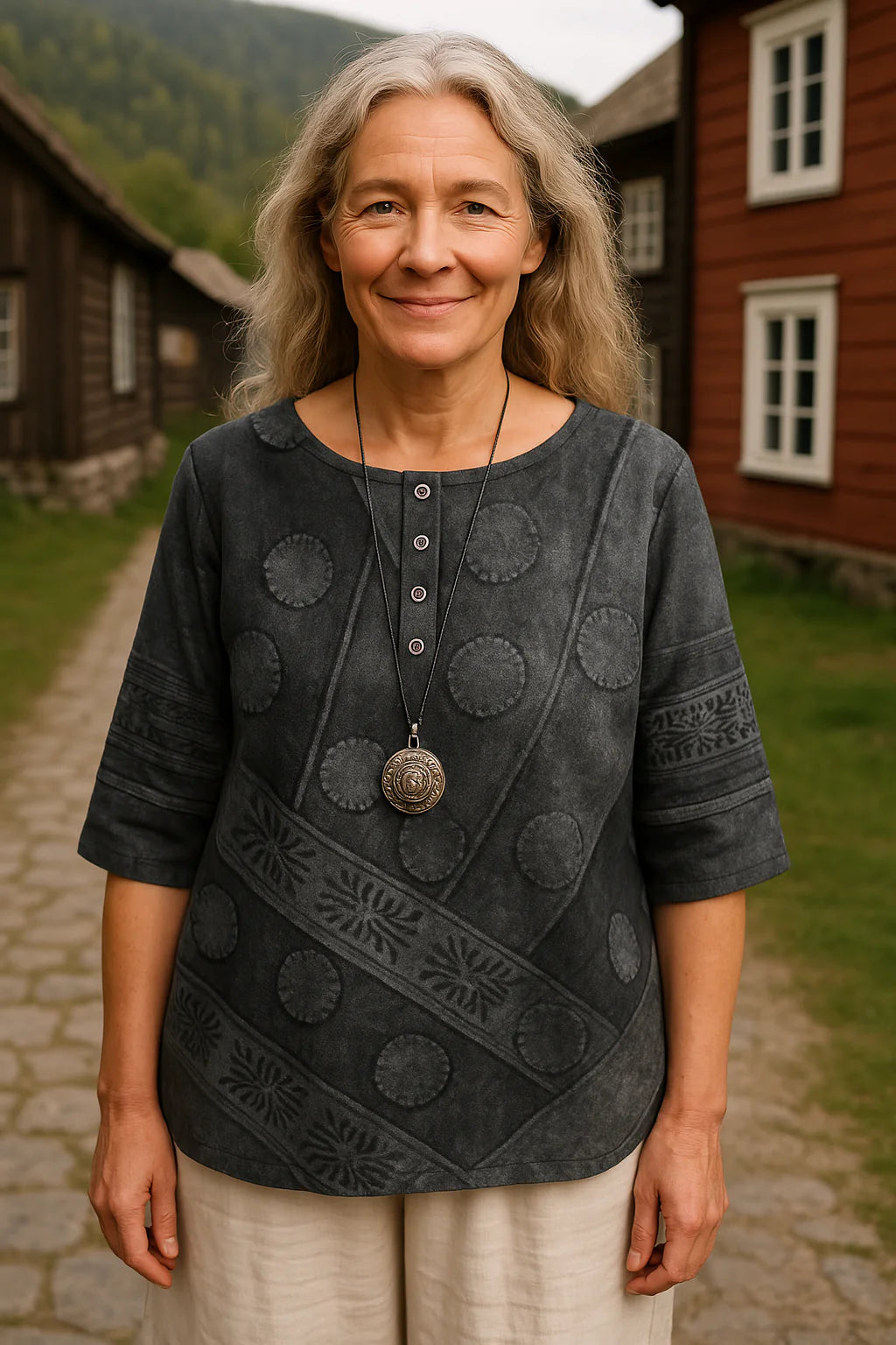 Embla | Comfortable and colourful top with half-length sleeves